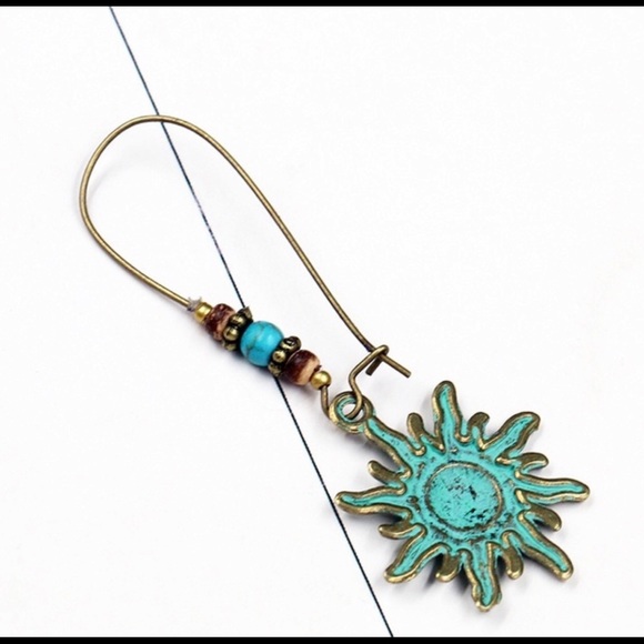 Bohemian sunburst patina wire hook dangle earring - Picture 3 of 4